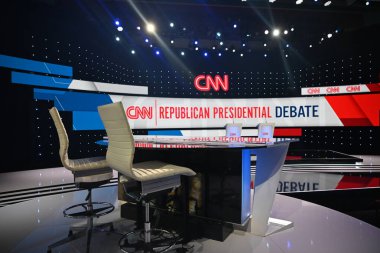 Des Moines, Iowa 'da CNN Cumhuriyetçi Başkanlık Öncelikli Münazara Sahnesi. 10 Ocak 2024, Des Moines, Iowa, ABD: Nikki Haley ve Ron DeSantis, Drake Üniversitesi 'nde CNN' in Cumhuriyetçi Başkanlık Öncelikli Tartışmasına katılacaklar