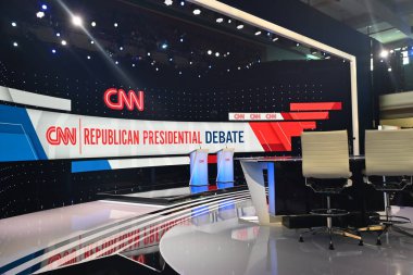 Des Moines, Iowa 'da CNN Cumhuriyetçi Başkanlık Öncelikli Münazara Sahnesi. 10 Ocak 2024, Des Moines, Iowa, ABD: Nikki Haley ve Ron DeSantis, Drake Üniversitesi 'nde CNN' in Cumhuriyetçi Başkanlık Öncelikli Tartışmasına katılacaklar