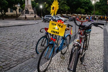 Rio de Janeiro (RJ), Brezilya 01 / 12 / 2024 - Venezüellalı sirk sanatçısı Julieta Hernandez onuruna bu Cuma (12) 'bisiklet turu' nu ülkenin dört bir yanından bisikletçiler yapacak 