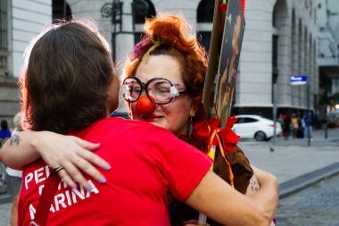 Rio de Janeiro (RJ), Brezilya 01 / 12 / 2024 - Venezüellalı sirk sanatçısı Julieta Hernandez onuruna bu Cuma (12) 'bisiklet turu' nu ülkenin dört bir yanından bisikletçiler yapacak 