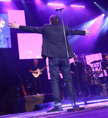 RIO DE JANEIRO (RJ), 01 / 12 / 2024 - SHOW / FABIO JR / VIVO RIO - Fabio Jr 'ın Vivo Rio' daki gösterisi, Rio de Janeiro 'nun güney bölgesindeki Flamengo parkında aktörler ve aktrisler George ve Thati Lopes ile birlikte