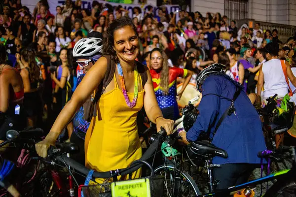 Rio Janeiro Brazylia 2024 Jazda Rowerem Czci Wenezuelskiej Artystki Cyrkowej — Zdjęcie stockowe