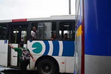 RIO DE JANEIRO (RJ), Brezilya 01 / 14 / 2024 - Dün geceden bu yana şiddetli yağışlar (13) Rio de Janeiro 'nun kuzeyinde, Iraklı ve Rocha Miranda gibi mahallelerde ve diğerleri gibi çok sayıda sele yol açtı.