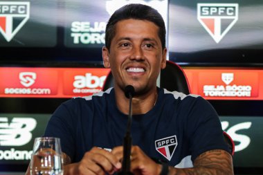 Sao Paulo (SP), Brezilya 01 / 15 / 2024 - Cumhurbaşkanı Julio Casares ve koçu Thiago Carpini, 15 Ocak 2024 tarihinde Sao Paulo 'da düzenlenen basın toplantısı sunumunda, Sao Paulo-SP' de. 