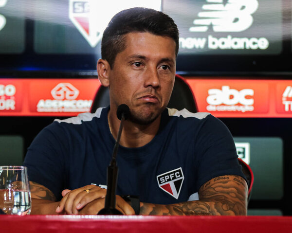 Сан-Паулу (СП), Бразилия 15 / 01 / 2024 - Президент Хулио Касарес с тренером Тиаго Карпини во время презентации пресс-конференции в Сан-Паулу в понедельник, 15 января 2024 года, в CT da Barra Funda, в Сан-Паулу-СП. 