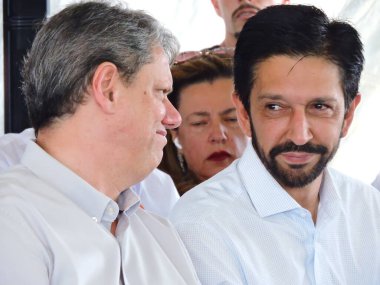 Sao Paulo (SP), Brezilya 01 / 17 / 2024 - Vali Tarcisio de Freitas ve Sao Paulo Ricardo Nunes Belediye Başkanı, Araucaria Yüzen Pho 'nun ilk aşaması olan Billings barajının açılış törenine katıldılar.