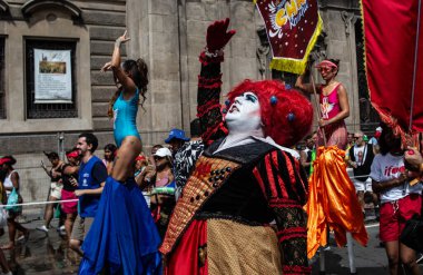 RIO DE JANEIRO (RJ), Brezilya 01 / 21 / 2024 - Bloco do Cha da Alice, şarkıcı Daniela Mercury ile geleneksel Pipoca da Rainha 'yı bu Pazar (21 Ocak) Rio de Janeiro sokak karnavalına getirdi.). 