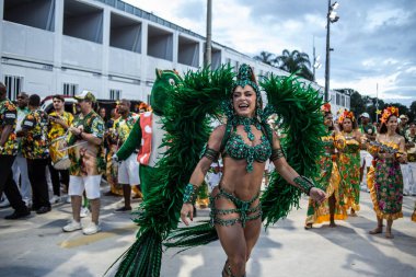 RIO DE JANEIRO (RJ), 01 / 21 / 2024 - Mocidade 'nin davul kraliçesi Fabiola Andrade bu Pazar (21) Marques de Sapucai' deki teknik provasında. 