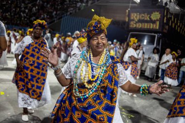 RIO DE JANEIRO (RJ), Brezilya 01 / 21 / 2024 - Paraiso do Tuiuti 'nin bu Pazar Marques de Sapucai' deki teknik provası sırasında Davul Kraliçesi Mayara Lima. 