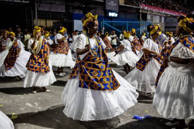 RIO DE JANEIRO (RJ), Brezilya 01 / 21 / 2024 - Paraiso do Tuiuti 'nin bu Pazar Marques de Sapucai' deki teknik provası sırasında Davul Kraliçesi Mayara Lima. 