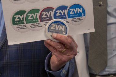 Senatör Schumer FTC FDA 'yı pazarlama ve çocuklarla ilgili sağlık sorunları için ZYN' yi araştırmaya çağırdı. 21 Ocak 2024, New York, New York, ABD: Senato Çoğunluk Lideri, ABD Senatör Chuck Schumer (D-NY)