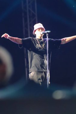 SAO PAULO (SP), Brezilya 01 / 21 / 2024 - Rapçi Teto Pazar gecesi Praia Grande 'de Estacao Verao Show' u salladı (21)).