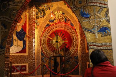 CURITIBA (PR), Brazil 01 / 24 / 2024 - Guadalupe terminalinin yanındaki Curitiba 'nın merkezinde yer alan KADININ RELIGION / SANTUARY, aynı zamanda Peder Reginaldo Manzotti' nin kitleleri kutladığı yerdir.. 