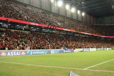 CURITIBA (PR), Brezilya 24 / 01 / 2024 - Maç Furacao ve Arena da Baixada arasındaki buluşmayı simgeliyor. Stadyum da dolu olacak. Oyunun hayranları olmaz, kapalı kapılar ardında olur.