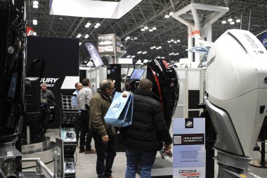 New York Tekne Şovu. 24 Ocak 2024, New York, ABD. Uluslararası Tekne Endüstrisi 'ne (IBI) göre, New York Teknesi 1905' ten beri devam etmektedir ve dünyanın en eski ve en uzun süreli tekne fuarıdır.. 