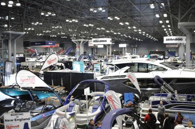 New York Tekne Şovu. 24 Ocak 2024, New York, ABD. Uluslararası Tekne Endüstrisi 'ne (IBI) göre, New York Teknesi 1905' ten beri devam etmektedir ve dünyanın en eski ve en uzun süreli tekne fuarıdır.. 