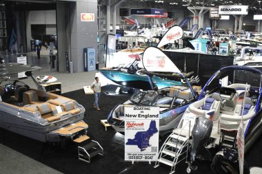 New York Tekne Şovu. 24 Ocak 2024, New York, ABD. Uluslararası Tekne Endüstrisi 'ne (IBI) göre, New York Teknesi 1905' ten beri devam etmektedir ve dünyanın en eski ve en uzun süreli tekne fuarıdır.. 
