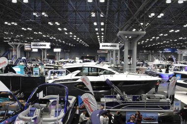 New York Tekne Şovu. 24 Ocak 2024, New York, ABD. Uluslararası Tekne Endüstrisi 'ne (IBI) göre, New York Teknesi 1905' ten beri devam etmektedir ve dünyanın en eski ve en uzun süreli tekne fuarıdır.. 