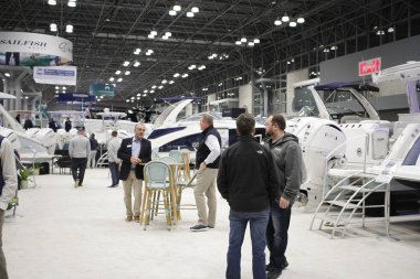 New York Tekne Şovu. 24 Ocak 2024, New York, ABD. Uluslararası Tekne Endüstrisi 'ne (IBI) göre, New York Teknesi 1905' ten beri devam etmektedir ve dünyanın en eski ve en uzun süreli tekne fuarıdır.. 