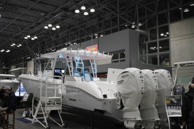 New York Tekne Şovu. 24 Ocak 2024, New York, ABD. Uluslararası Tekne Endüstrisi 'ne (IBI) göre, New York Teknesi 1905' ten beri devam etmektedir ve dünyanın en eski ve en uzun süreli tekne fuarıdır.. 