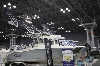 New York Tekne Şovu. 24 Ocak 2024, New York, ABD. Uluslararası Tekne Endüstrisi 'ne (IBI) göre, New York Teknesi 1905' ten beri devam etmektedir ve dünyanın en eski ve en uzun süreli tekne fuarıdır.. 