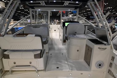 New York Tekne Şovu. 24 Ocak 2024, New York, ABD. Uluslararası Tekne Endüstrisi 'ne (IBI) göre, New York Teknesi 1905' ten beri devam etmektedir ve dünyanın en eski ve en uzun süreli tekne fuarıdır.. 