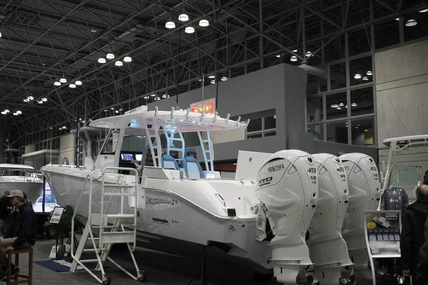 New York Tekne Şovu. 24 Ocak 2024, New York, ABD. Uluslararası Tekne Endüstrisi 'ne (IBI) göre, New York Teknesi 1905' ten beri devam etmektedir ve dünyanın en eski ve en uzun süreli tekne fuarıdır.. 