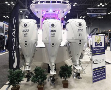 (New York Boat Show 'da. 25 Ocak 2024, New York, ABD: Javits Center 'da 24-28 Ocak tarihleri arasında düzenlenen tekne inşaatı, kano, dalış, motorlu tekne fuarı ile ilgili ABD ve uluslararası ticari konuları göstermektedir.