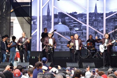 Sao Paulo (SP), 01 / 25 / 2024 - Demonios da Garoa grubu, başkentin 470. kuruluş yıldönümü münasebetiyle bu Perşembe günü Avenida Sao Joao 'da sahne aldı. (Fotoğraf: Leandro
