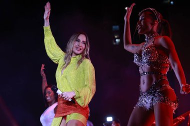 Sao Paulo (SP), Brezilya 01 / 25 / 2024 - Şarkıcı Claudia Leitte, Perşembe günü Sao Paulo 'daki Latin Amerika Anıtı' nda Anitta 'nın provasını gerçekleştiren şarkıcı Anitta ile bir araya geldi.