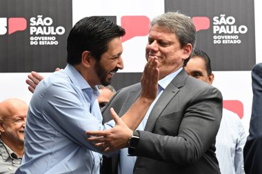 Sao Paulo (SP), Brezilya 01 / 29 / 2024 - Sao Paulo Tarcisio de Freitas valisi ve Belediye Başkanı Ricardo Nunes, Morumbi 'deki Antonico nehrinin bir kısmının kanalize edildiğini duyurdu. 