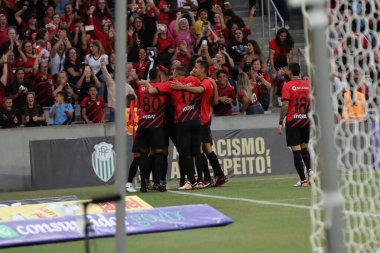 CURITIBA (PR), Brazil - 01 / 27 / 2024 CHAMPIONSHIONSHIP PARANENSE 2024 / ATHLETICO / GALO MARINGA Athletico 'dan Julimar, Athletico ve Galo Maringa arasında oynanan 2024 Paranaense Şampiyonası' nın 4. turu için geçerli olan maçta gol attı ve golü kutladı.