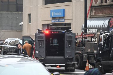 Soygun şüphelisi, SWAT 'ın Newark, New Jersey' e gitmesine neden oldu. 26 Ocak 2024, Newark, New Jersey, ABD: Silahlı soygun şüphelisi Cuma öğleden sonra Washington Caddesi 'ndeki bir binaya barikat kurdu 