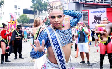 Rio de Janeiro (RJ), Brezilya 01 / 27 / 2024 - Rio de Janeiro merkez bölgesinde kahramanlar, gitarlar ve klasik karakterlerden oluşan kostümleriyle bilinen geleneksel carioca festivali blokları . 