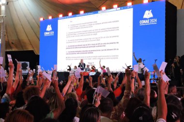 Brasilia (DF), Brezilya 01 / 28 / 2024 - Brezilya Eğitim Bakanı, Camilo Santana ve diğer yetkililer Pazar gecesi düzenlenen Milli Eğitim Konferansı 'nın açılış törenine katıldılar. 