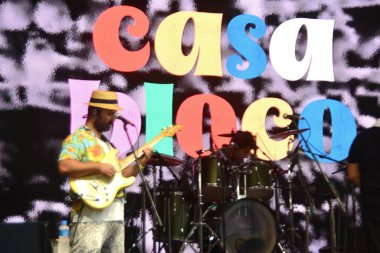 RIO DE JANEIRO (RJ), Brezilya 1 / 28 / 2024 - CasaBloco 'nun 5' inci baskısı bu Pazar (28) Rio de Janeiro 'daki MAM Modern Sanat Müzesi' nde çok sayıda ilgi gördü. Bloco da Gravata Florida ile Samba ve neşe dolu bir gün