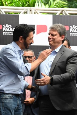 Sao Paulo (SP), Brezilya 01 / 29 / 2024 - Sao Paulo Tarcisio de Freitas valisi ve Belediye Başkanı Ricardo Nunes, Morumbi 'deki Antonico nehrinin bir kısmının kanalize edildiğini duyurdu. 