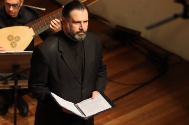 CURITIBA (PR), Brezilya 01 / 26 / 2024 - Capela Santa Maria 'nın sahnesinde, Curitiba' nın 41. Müzik Atölyesinde Usta Bernardino 'nun erken dönem müzik Ilex Pro-Arte Ayini vardı.