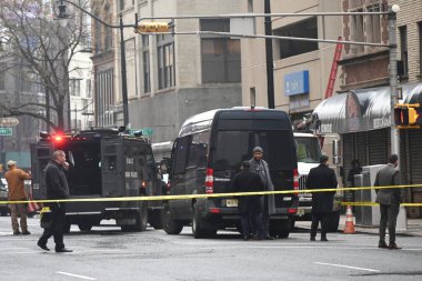 Soygun şüphelisi, SWAT 'ın Newark, New Jersey' e gitmesine neden oldu. 26 Ocak 2024, Newark, New Jersey, ABD: Silahlı soygun şüphelisi Cuma öğleden sonra Washington Caddesi 'ndeki bir binaya barikat kurdu 