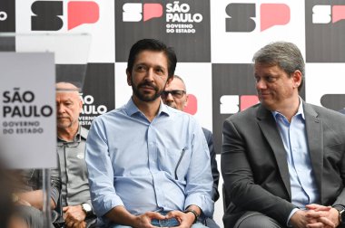 Sao Paulo (SP), Brezilya 01 / 29 / 2024 - Sao Paulo Tarcisio de Freitas valisi ve Belediye Başkanı Ricardo Nunes, Morumbi 'deki Antonico nehrinin bir kısmının kanalize edildiğini duyurdu. 
