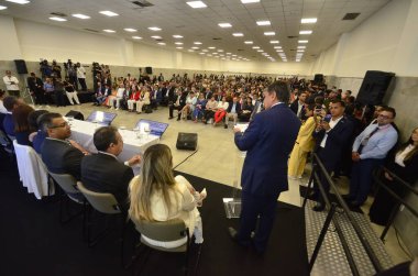 NATAL (RN), Brezilya 01 / 02 / 2024 - Rio Grande do Norte Valisi Fatima Bezerra, Sosyal Kalkınma Bakanı 'nın da katılımıyla 01 / 31 / 2024 tarihinde Natal / RN' deki kongre merkezinde Kuzeydoğu Konsorsiyumu başkanı olarak göreve başladı.