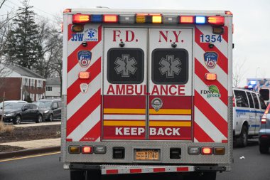 Queens, New York 'taki Martin Van Buren Lisesi' nde iki öğrenci bıçaklandıktan sonra bir kişi gözaltına alındı. 1 Şubat 2024, Queens, New York, ABD: Martin Van Buren Lisesi 'nde bıçaklanma olayı Perşembe öğleden sonra saat 14: 00' ten önce gerçekleşti. 