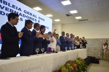 NATAL (RN), Brezilya 01 / 02 / 2024 - Rio Grande do Norte Valisi Fatima Bezerra, Sosyal Kalkınma Bakanı 'nın da katılımıyla 01 / 31 / 2024 tarihinde Natal / RN' deki kongre merkezinde Kuzeydoğu Konsorsiyumu başkanı olarak göreve başladı.