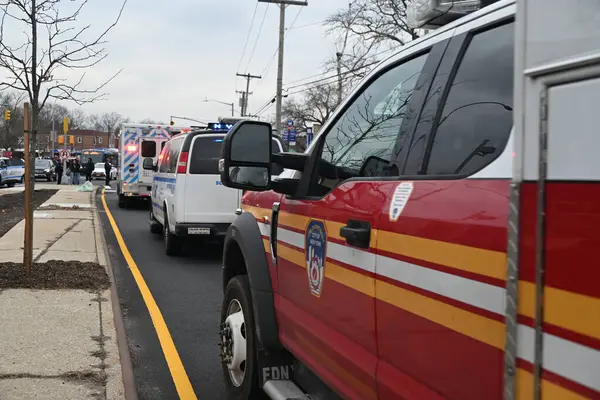 Queens, New York 'taki Martin Van Buren Lisesi' nde iki öğrenci bıçaklandıktan sonra bir kişi gözaltına alındı. 1 Şubat 2024, Queens, New York, ABD: Martin Van Buren Lisesi 'nde bıçaklanma olayı Perşembe öğleden sonra saat 14: 00' ten önce gerçekleşti. 