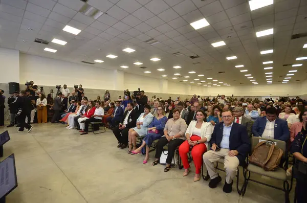 NATAL (RN), Brezilya 01 / 02 / 2024 - Rio Grande do Norte Valisi Fatima Bezerra, Sosyal Kalkınma Bakanı 'nın da katılımıyla 01 / 31 / 2024 tarihinde Natal / RN' deki kongre merkezinde Kuzeydoğu Konsorsiyumu başkanı olarak göreve başladı.