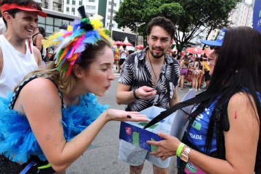 Sao Paulo (SP), Brezilya 03 / 02 / 2024 - Geleneksel Casa Comigo grubu, Cumartesi öğleden sonra Pinheiros mahallesinde Avenida Henrique Schaumann 'da karnaval öncesi geçit töreni düzenledi.