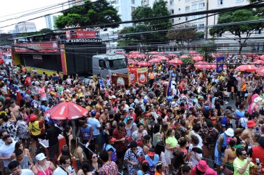 Sao Paulo (SP), Brezilya 03 / 02 / 2024 - Geleneksel Casa Comigo grubu, Cumartesi öğleden sonra Pinheiros mahallesinde Avenida Henrique Schaumann 'da karnaval öncesi geçit töreni düzenledi.