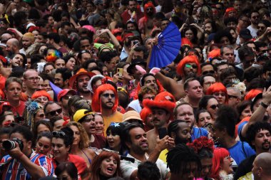 Sao Paulo (SP), Brezilya 03 / 02 / 2024 - Ritaleena Bloğu 'nda coşkunların hareketi Rock Rita Lee' ye saygılarını sunuyor, bu yıl blok yeni bir adresten ayrılıyor, Avenida Sumare 'den Perdizes' e doğru gidiyor
