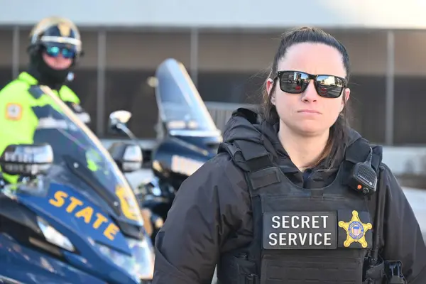 United States Secret Service Agent Secures Motorcade Route President Joe — Stock Photo, Image