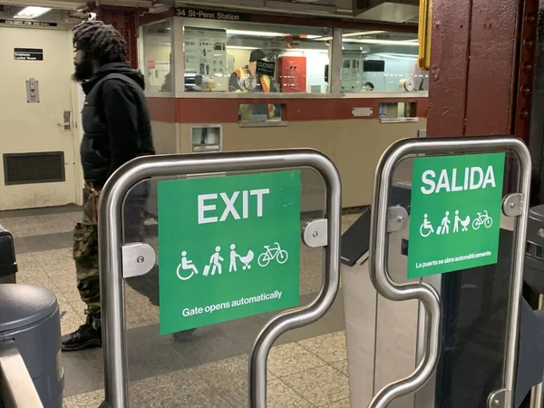 Nieuwe Metro Toegangspoorten Voor Veiligheid Ontduiking Van Ritten New York — Stockfoto